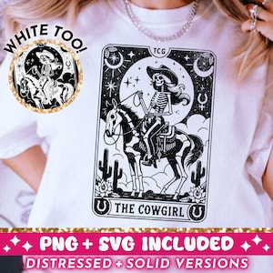La vaquera divertida carta de tarot SVG PNG, diseño de sublimación de esqueleto occidental de country girl, diseño de camiseta de calavera SVG png archivo, descarga digital