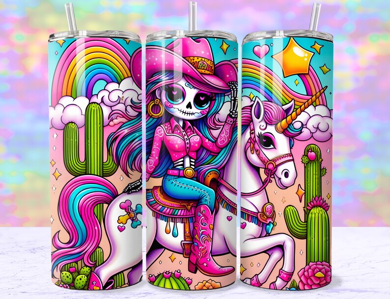 Puede incluir: Un unicornio rosa y azul con un arco&iacute;ris y un cactus de fondo. Un esqueleto con un sombrero de vaquero rosa y una camisa rosa y azul est&aacute; montando el unicornio.