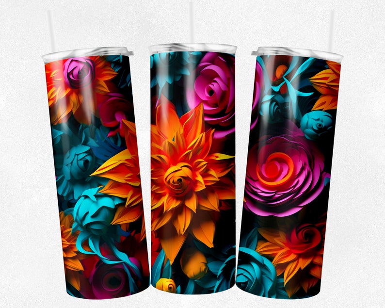 Pu&ograve; includere: Tre bicchieri in acciaio inossidabile con un design floreale. I bicchieri presentano uno sfondo scuro con fiori di carta di colore arancione, rosa e blu brillanti.