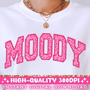 Moody bordado PNG, divertida letra de Leopard Varsity PNG, diseño de sublimación atrevido, camiseta sarcástica de moda fresca Tote Png, descarga digital