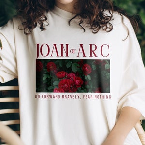 Jeanne d&#39;Arc | Heilige T-Shirt | 100% Baumwolle | Katholische Geschenke | Katholische Shirt | Gemütliches T-Shirt | Glaube Outfit | Kirche Sweatshirt