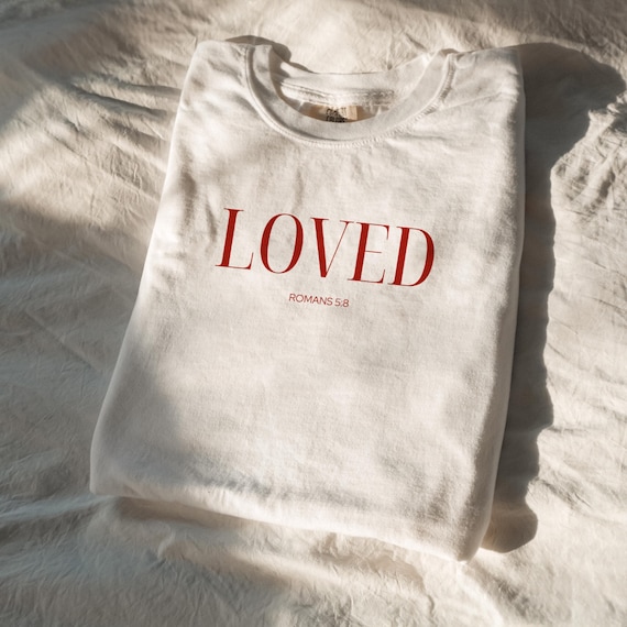 Romans 5:8 Trendy Christian Shirts Aesthetic Christian Gifts For Chic Parisian Style French Aesthetic Oversized Cozy Tshirt Comfort Colors