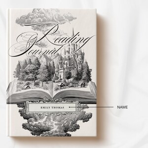 Peut inclure: Un journal de lecture &agrave; couverture rigide avec une illustration d&eacute;taill&eacute;e en noir et blanc d'un ch&acirc;teau, de montagnes et d'arbres. Les mots "Reading Journal" sont &eacute;crits en script &eacute;l&eacute;gant. Le nom "Emily Thomas" est imprim&eacute; en bas.