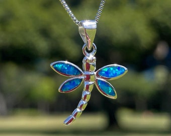 Collar de libélula de ópalo de fuego azul - Plata de ley 925, con tachuelas, hipoalergénico, regalo perfecto para ella, colección Rainforests of Hilo