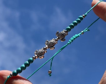Turquoise Bracelet with Hawaiian Honu Turtles / Fully Adjustable Bracelet, Lightweight Bracelet, Gift Under 10, Perfect Gift, Handmade