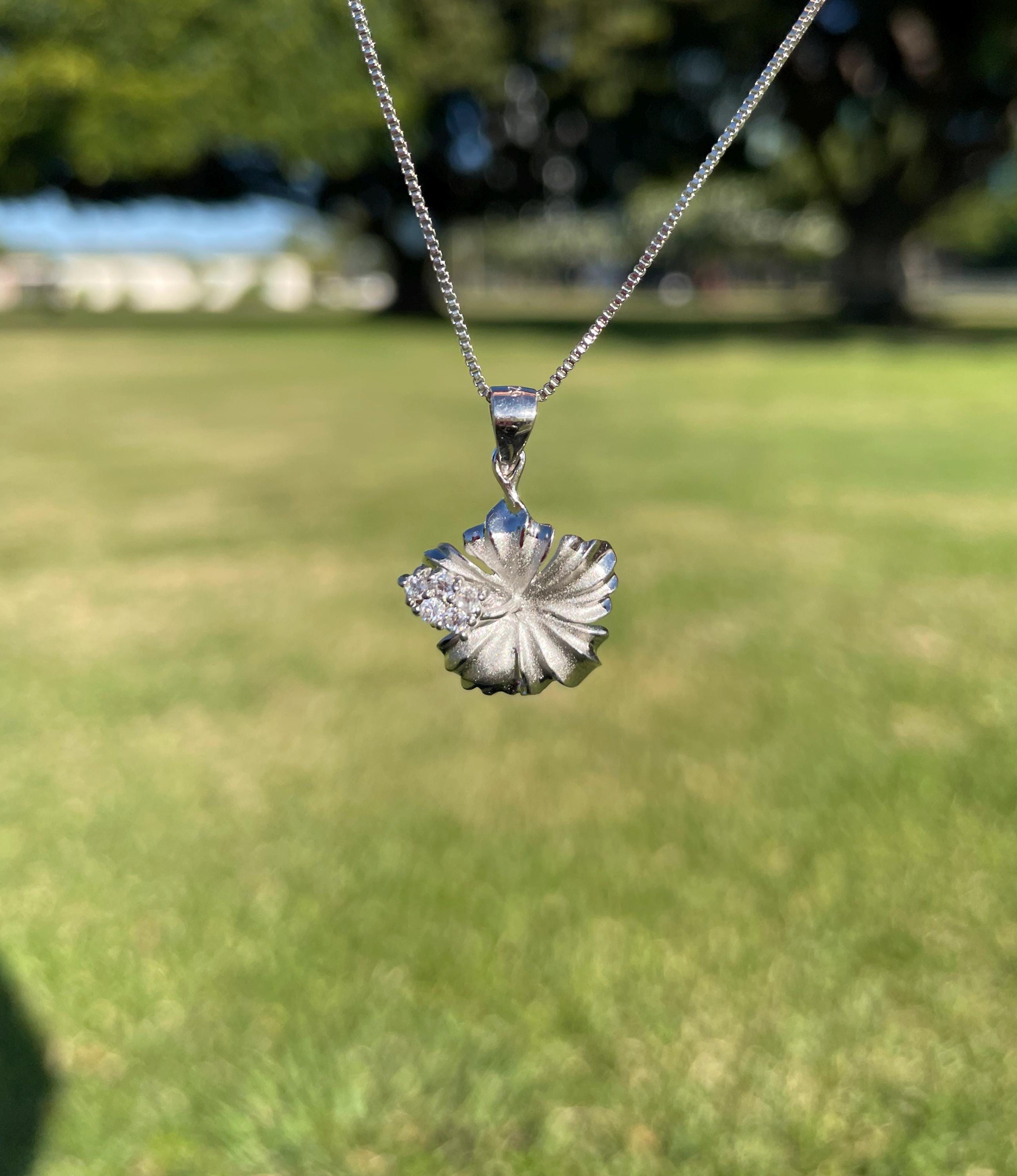 ネックレス・ペンダント Western Flower Link Necklace #8770 Tilda's Bow Diamond Link Necklace, - Graff