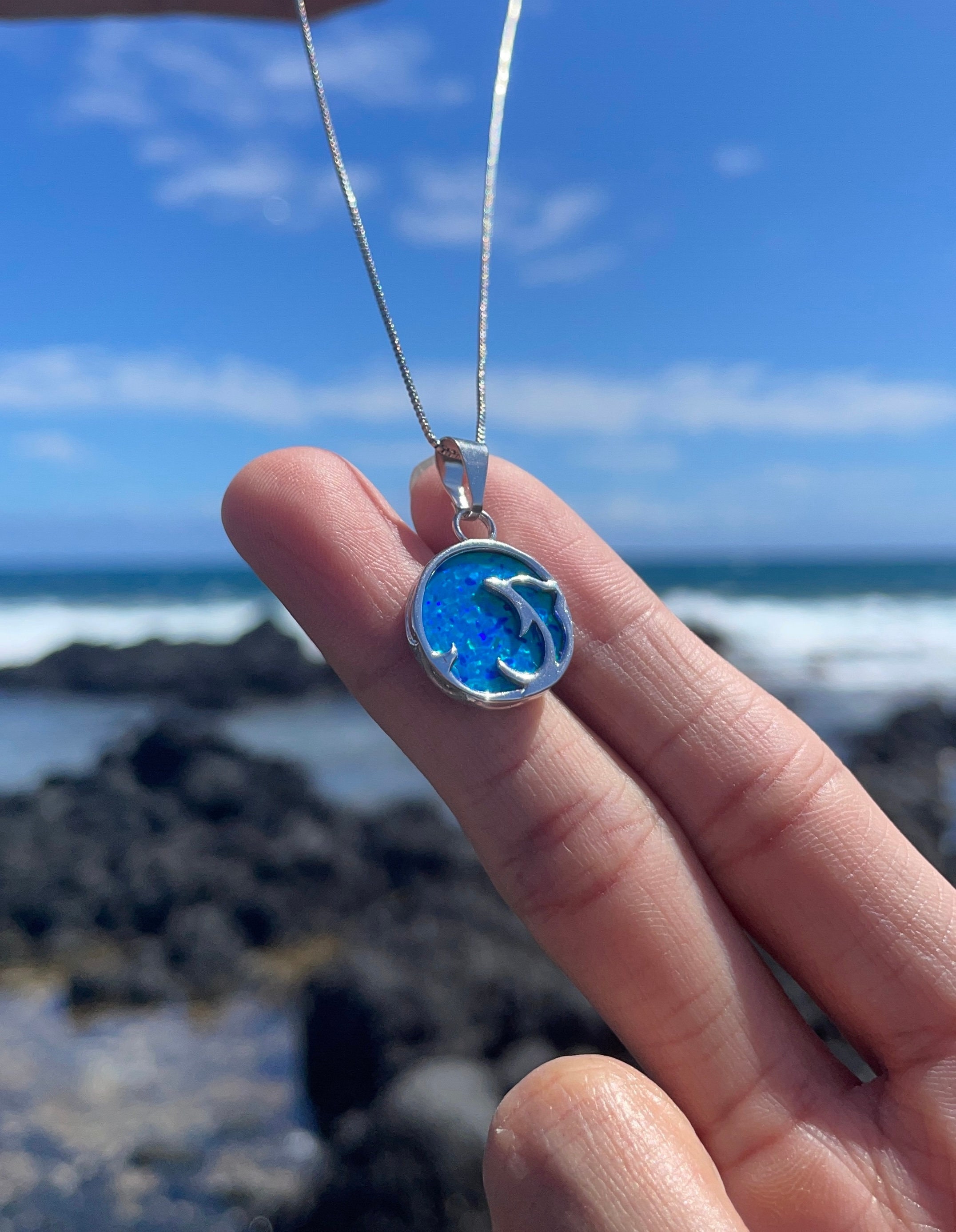 Collana Con Ciondolo Delfino E Opale Di Fuoco Blu – Gioiello In Argento Per Donna, Eleganza Hawaii