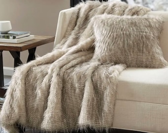 Cozy Elegance: Long Faux Fur 50x60" Throw Blanket- Natural