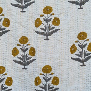 Puede incluir: Un letrero de madera r&uacute;stica con el texto "Welcome to our home" en letras blancas. El letrero presenta un acabado envejecido y un dise&ntilde;o simple y acogedor, ideal para la decoraci&oacute;n de la entrada.