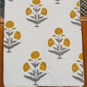 Edredón estampado Jaipuri, cubrecama de algodón floral con bordado Kantha tamaño king, manta Kantha. imagen 1