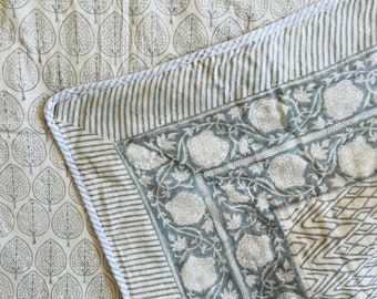 Manta india reversible con estampado floral de algodón y bloques de mano