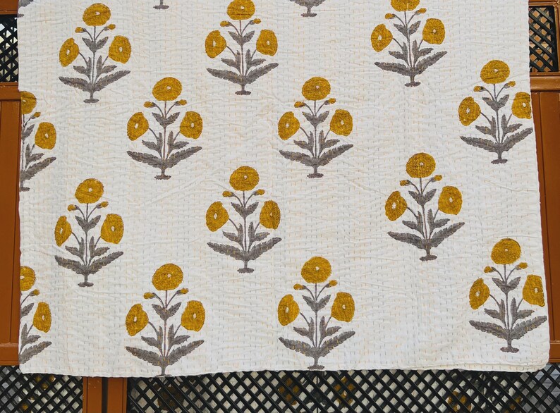 Edredón estampado Jaipuri, cubrecama de algodón floral con bordado Kantha tamaño king, manta Kantha. imagen 3