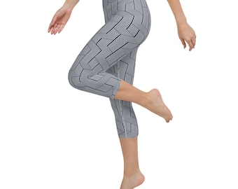 Tessellated Stitch Optical Illusion Yoga Capri Leggings