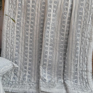 Jaipuri Block Print Queen Quilt: Reversible Indian Cotton Bedding