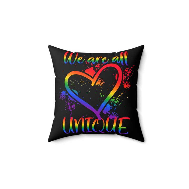Almohada del Orgullo LGBTQ+: «Todos somos únicos»: decoración inspiradora para el hogar imagen 2