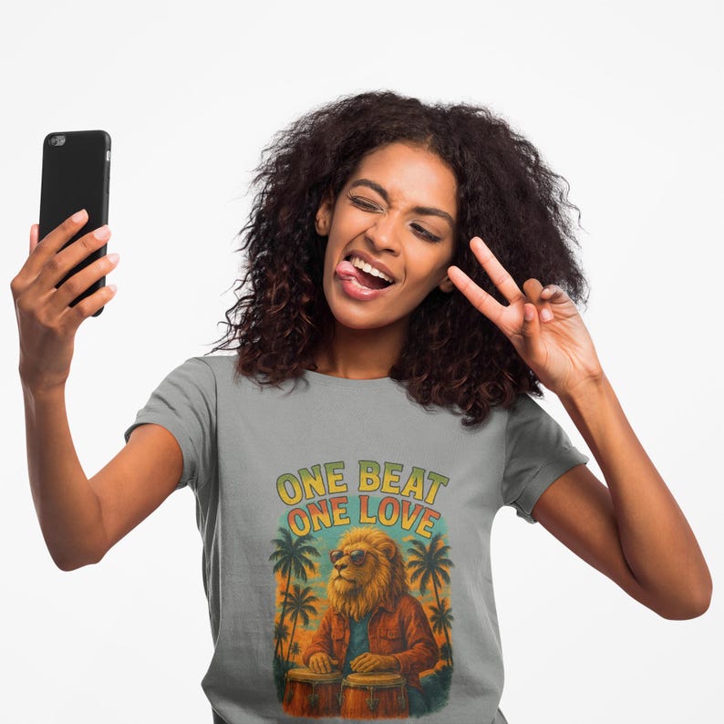 Camiseta gráfica vibrante para amantes de la música: Camiseta unisex "One Beat One Love" imagen 3