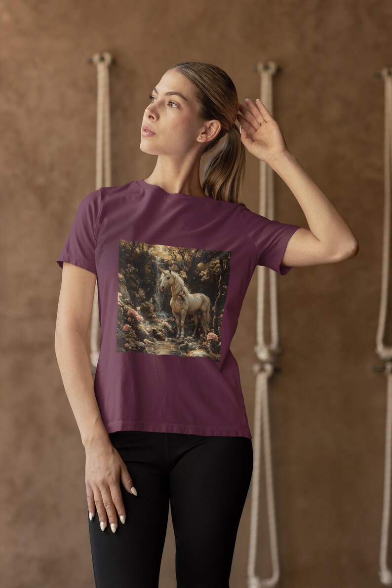 Paesaggio da sogno nella foresta incantata / Unicorni e fiori oversize / Bella stravagante + maglietta in tela immagine 4