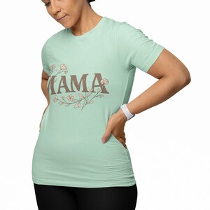 Camisa floral bohemia para mamá - Camiseta retro para el Día de la Madre imagen 15