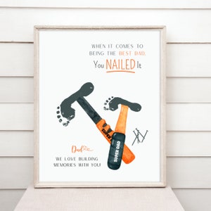 Rękodzieło ze śladami stóp dla taty - DIY Kids Keepsake Hammer Art - Prezent na Dzień Ojca, Boże Narodzenie i urodziny do wydrukowania - Building Memories, We Love You