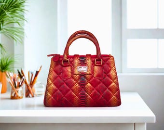 Borsa con manico superiore in pelle di pitone, un regalo unico per la festa della mamma