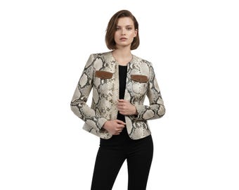 Giacca blazer in pelle di pitone grigio naturale da donna: capospalla di lusso con collo rotondo