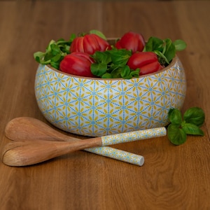 Handgemachte Mangoholz Salatschüssel & Obstschale (26cm) inklusive Besteck - ein toller Blickfang und ein perfektes Geschenk