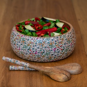 Handgemachte Mangoholz Salatschüssel & Obstschale (26cm) inklusive Besteck - ein toller Blickfang und ein perfektes Geschenk