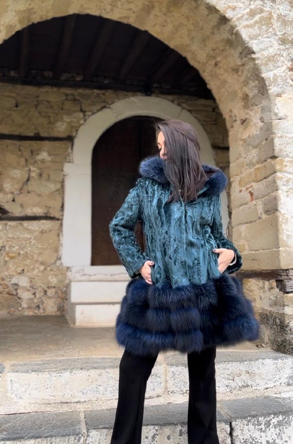 Veritable manteau de fourrure d astrakan emeraude avec fourrure de renard bleu fourrure d astrakan avec manteau de fourrure de renard manteau de fourrure veritable fait main manteau pour femme. Etsy F...