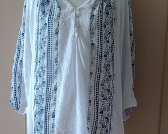 VINTAGE CLOTHING Blouse Med 90s Trend Peasant Folk Ethnic Top White Blue Floral