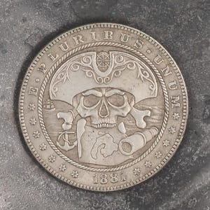 Morgan Dollar frappé à la main - Tête de mort de pirate, carte et sceau de longue-vue - Réplique de pièce de monnaie/jeton/médaille de tête de mort/Memento Mori