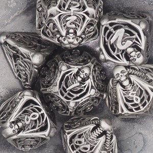 Demon Skeleton Steel Metal Hollow 7 peças D20 Dice Set-D&D Dungeons And Dragons/MTG/RPG/TableTopGames-Memento Mori/Skull/Vanitas