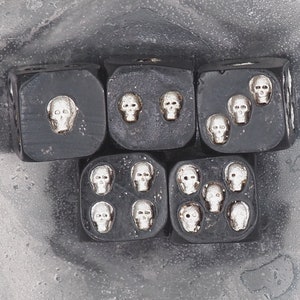 Schedel Zilver Kleur Inzet 5pcs D6 Dark Occult Dice Set-D&D Dungeons And Dragons/MTG/RPG/TableTop Games - Memento Mori/Vanitas Gothic Curio