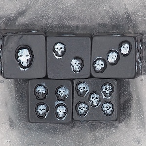 Schädel Weiß Farbe Inset 5 Stück D6 Dark Occult Würfel Set-D & D Dungeons And Dragons / MTG / RPG / TableTop Spiele - Memento Mori / Vanitas Gothic Curio