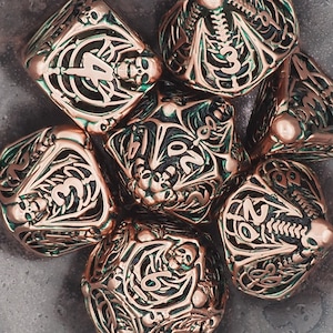 Conjunto de dados demon esqueleto dourado metal oco 7 peças d20-d&d dungeons and dragons/mtg/rpg/jogos de mesa-memento mori/crânio/vanitas