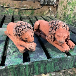 Terracotta Colour Decorative Italianesque/Romanesque Vanitas Sculpture - Architectural Salvage/Country House Chatsworth Pair of Royal Lions