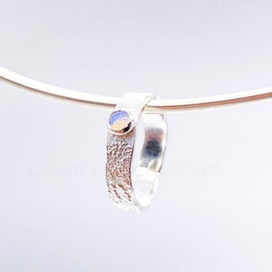 Anello in argento sterling con fascia in opale dell&#39;eternità, anello per il pollice in opale di fuoco, fede nuziale in opale, anello per anniversario, regalo per lei, regalo ideale per la fidanzata