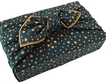 Furoshiki - Estrelas de Natal, Verde, reutilizável, embrulho de presente em tecido de inspiração japonesa, alternativa ao papel de embrulho tradicional e sem desperdício.