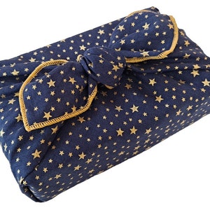 Furoshiki - Christmas Stars, Navy (wiederverwendbare, japanisch inspirierte Geschenkpapier Alternative)