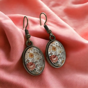 Vintage Earrings for Woman, Flower Vintage Earrings, Dangl Floral earring, Handmade Earrings, White Floral Earrings