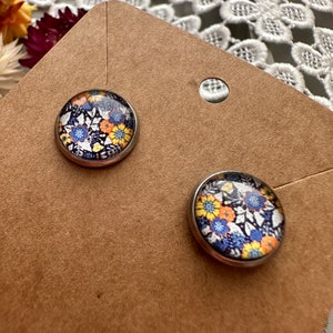 Purple studs - Floral earrings - round earrings - Purple stud earrings - Girls Earrings- everyday earrings - minimal -  Vintage style