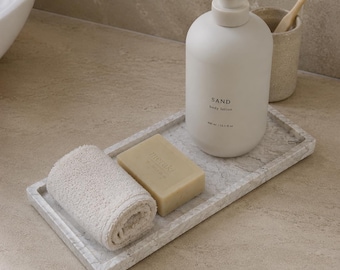 Handgefertigtes Jesmonite Marble Tablett: Minimalistische Schmuckschale, Schmuckschatulle