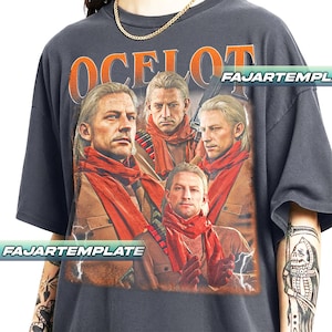 Może przedstawiać: Ciemnoszara koszulka z grafiką mężczyzny z blond włosami i czerwoną szarfą, powtórzoną cztery razy. Słowo "OCELOT" jest wydrukowane nad obrazem w kolorze pomarańczowym. Koszulka ma nadruk "FAJARTEMPLE".