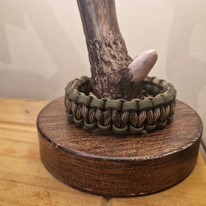 Paracord bracelet