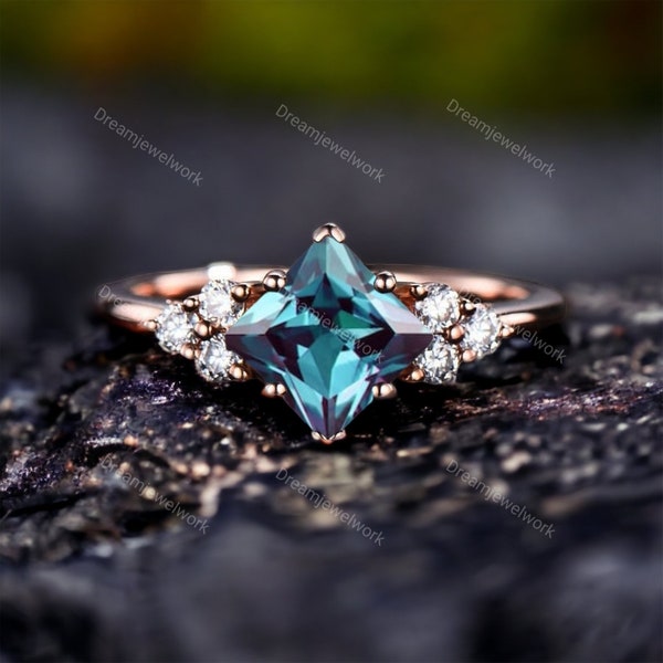 Vintage Princess Cut Alexandrite Ring Unieke 10K Rose Gold Ring voor vrouwen Alexandrite Engagement Ring Art Deco Cluster Bridal Promise Ring