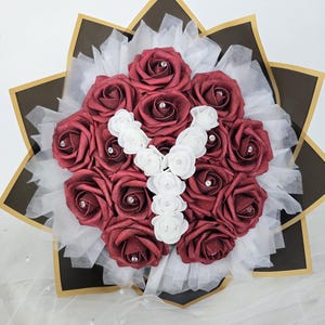 Bouquet de rose éternelle personnalisé Lettre Initial Prénom. Rose artificielle. Cadeau Saint-Valentin Couple Anniversaire