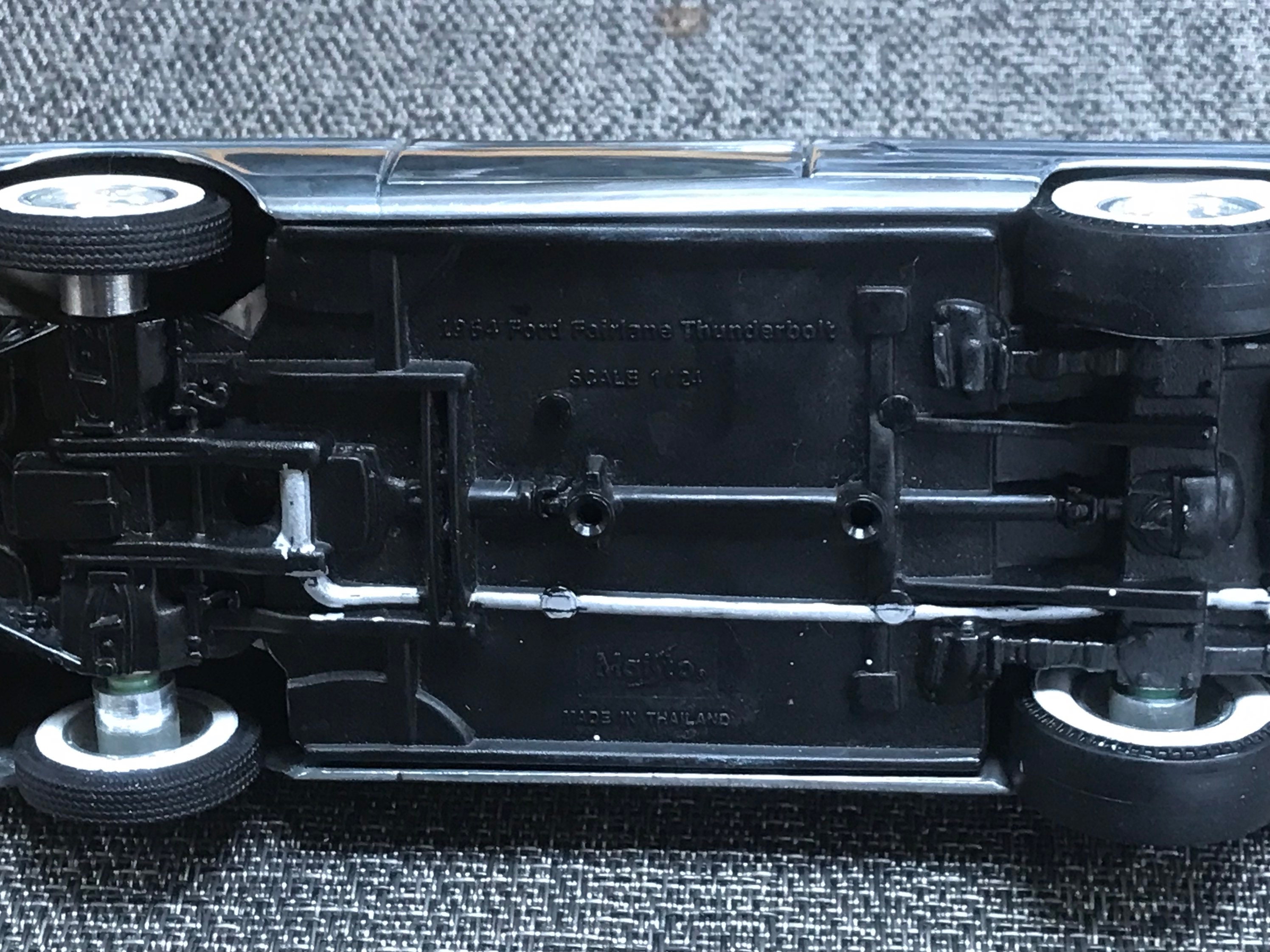 ミニカー Maisto 1964 FORD FAIRLANE THUNDERBOLT 1964 ford Fairlane Thunderbolt Hard Top w/ Engine Blower by