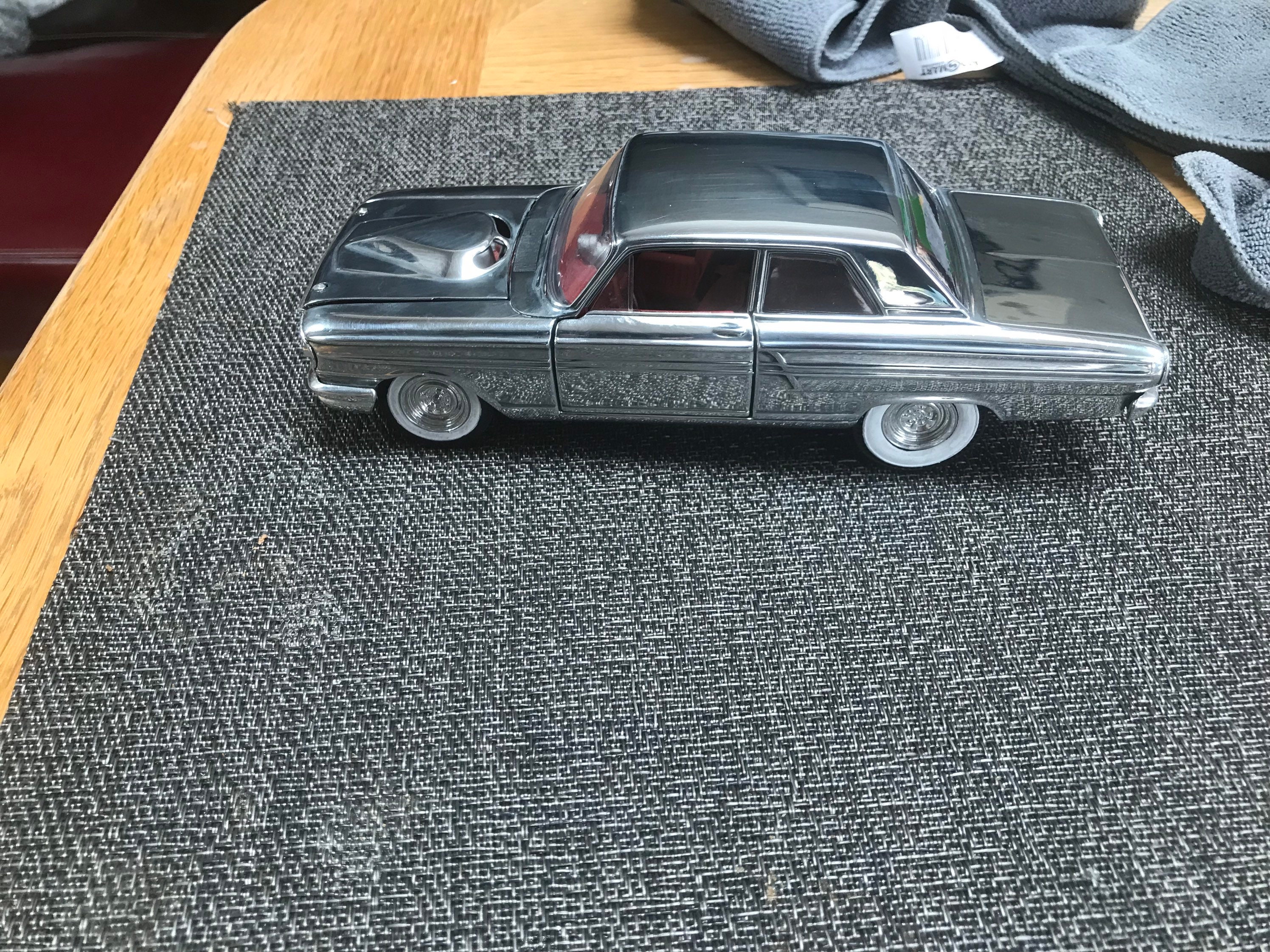 ミニカー Maisto 1964 FORD FAIRLANE THUNDERBOLT 1964 Ford Fairlane Thunderbolt -1:24 Maisto Special Edition
