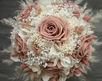 Brautstrauß aus Trockenblumen und stabilisierten Rosen infinity Rosen in Farbe Blush, Litschi, Creme und Weiß