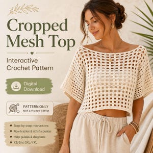 Op de afbeelding: Een crèmekleurige, cropped mesh top met een vierkant patroon. De afbeelding toont ook de tekst "Cropped Mesh Top", "Interactive Crochet Pattern" en "Digital Download". Het patroon is verkrijgbaar in de maten XS/S tot 3XL/4XL.