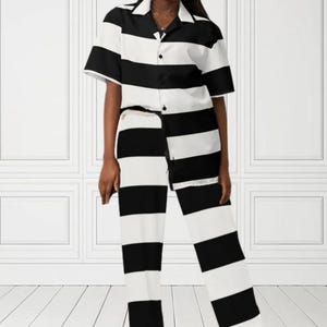 Unisex-Gefängnis Schwarz Weiß Breit Gestreift Inspiriert Trennt Relaxed Fit Button Shirt & Hose mit weitem Bein Größe inclusive